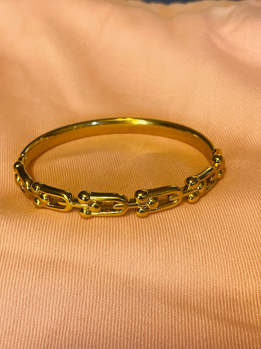 18K Gold U-Shape Bangle